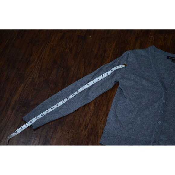 Banana Republic Women’s Size Small Gray Cardigan Sweater Preppy Classic Basic - Picture 3 of 5